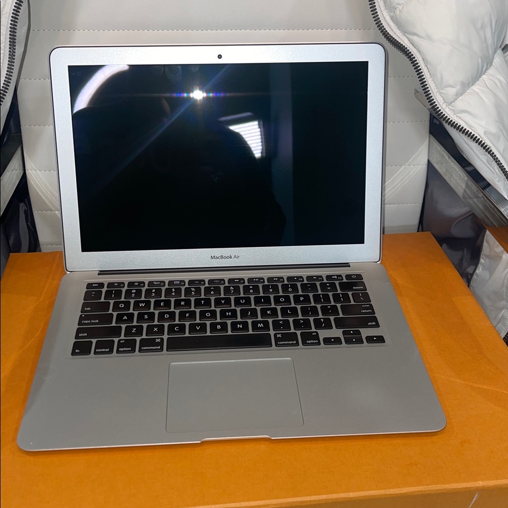 Apple MacBook Air 2012 11” - Sleek Silver Design